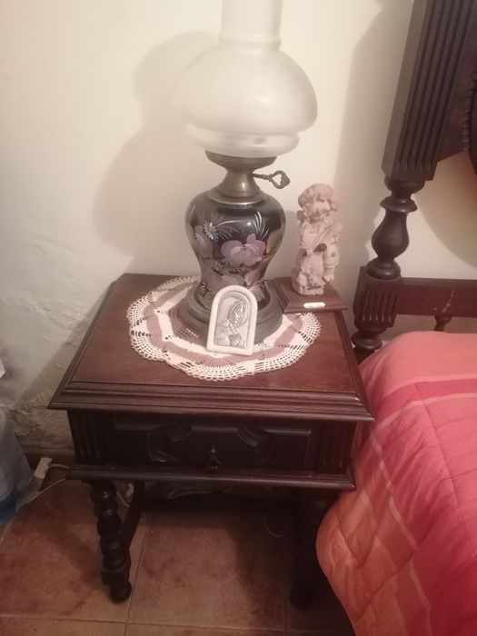 Quarto de solteiro em Castanho antigo completo