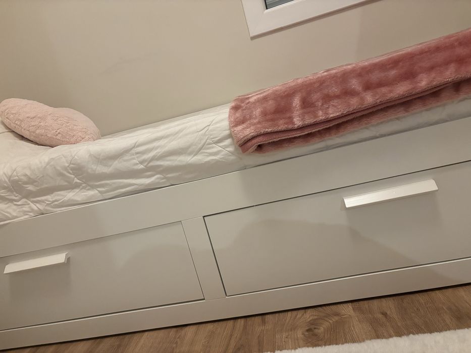 Cama individual/dupla com duas gavetas