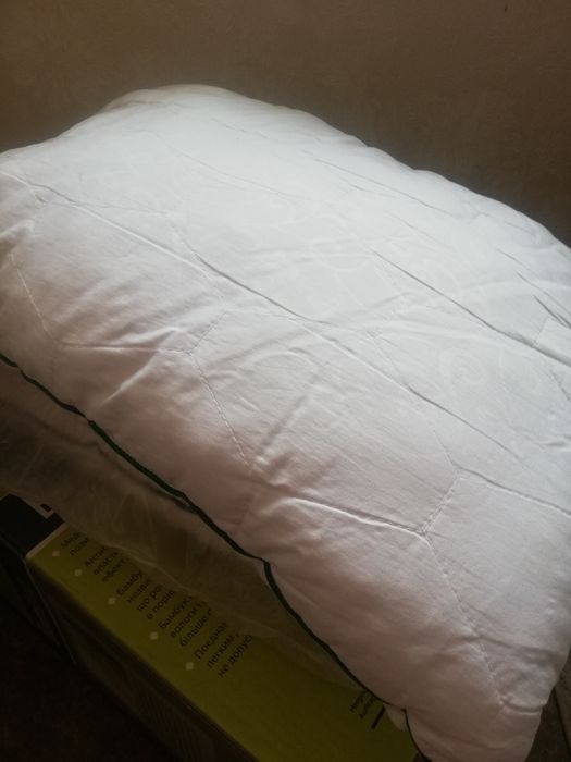 Комплект подушек, бу. Воспользуйтесь бесплатной доставкой Олх до 31 ок