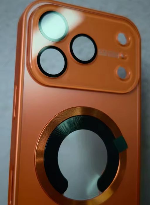Etui na iPhone 14 plus.