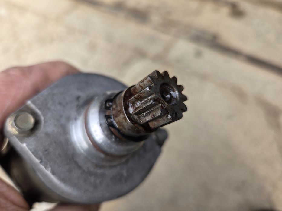 Rozrusznik tgb 12 z zębatka pośrednia