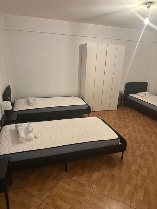 Quarto partilhado em sete rios.