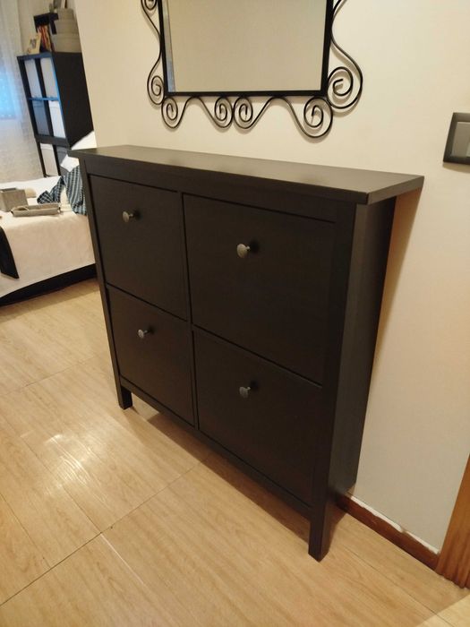 Sapateira hemnes castanho escuro