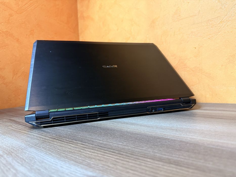 Бюджетний ігровий ноутбук Clevo (i7-6700/16D4/GTX1060/15.6 FHD)