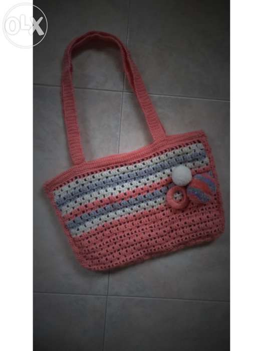 Mala de lã tricotada com pon pons artesanal feita à mão - handmade bag