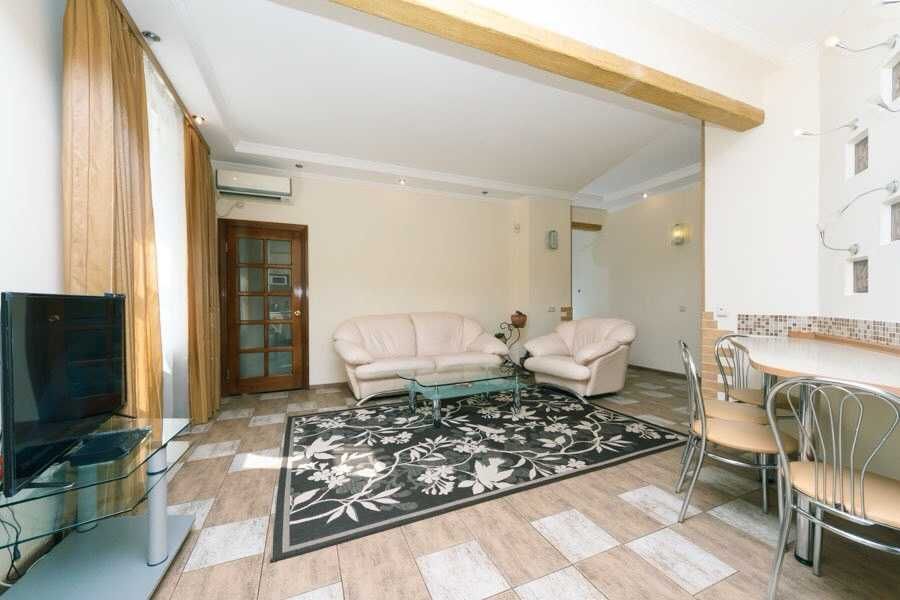 Продам 3кімн кв. Центр 68м2 Євгена Чикаленка 2-4/7