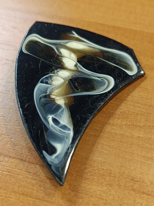 stara duża broszka z czasów PRL