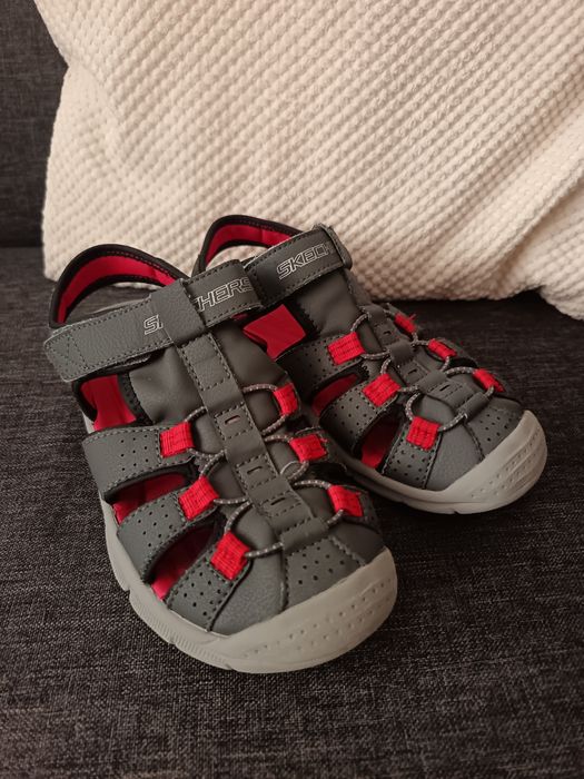 Vende-se sandalias NR. 32 da Shekers.