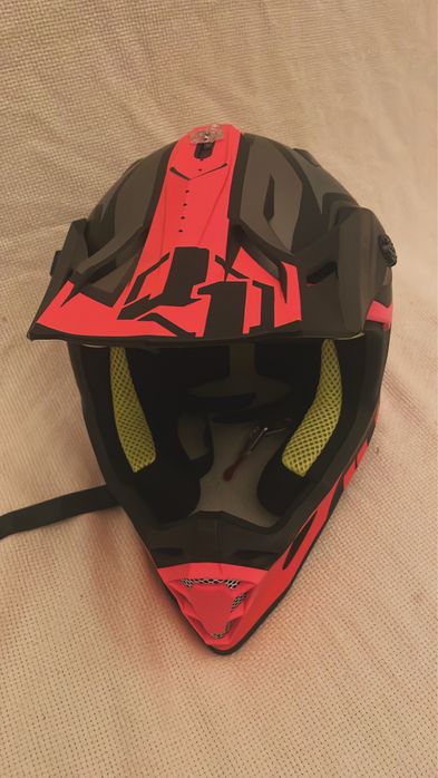 Capacete novo com estilo e seguranca tamanho S