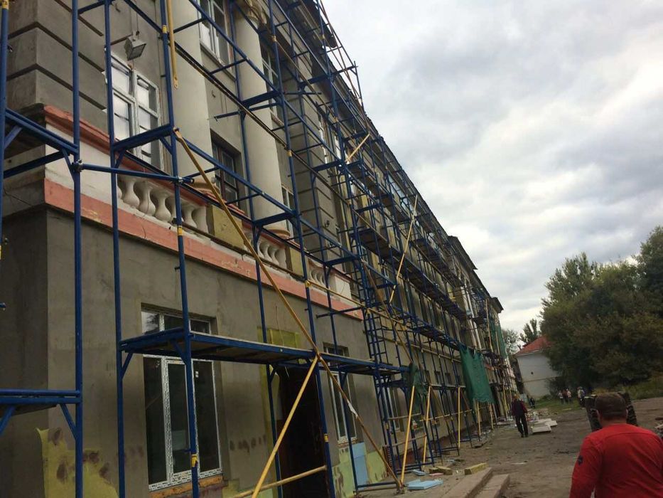 Будівельні риштування, пересувні вишки (строительные леса, вышки)