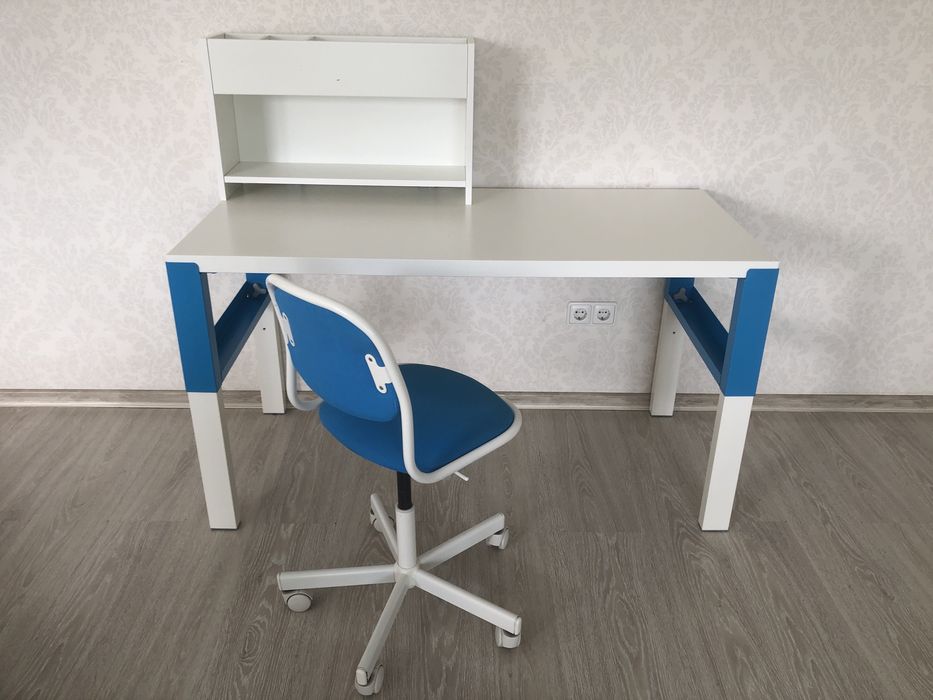 Дитячий письмовий стіл ikea Pahl та стілець