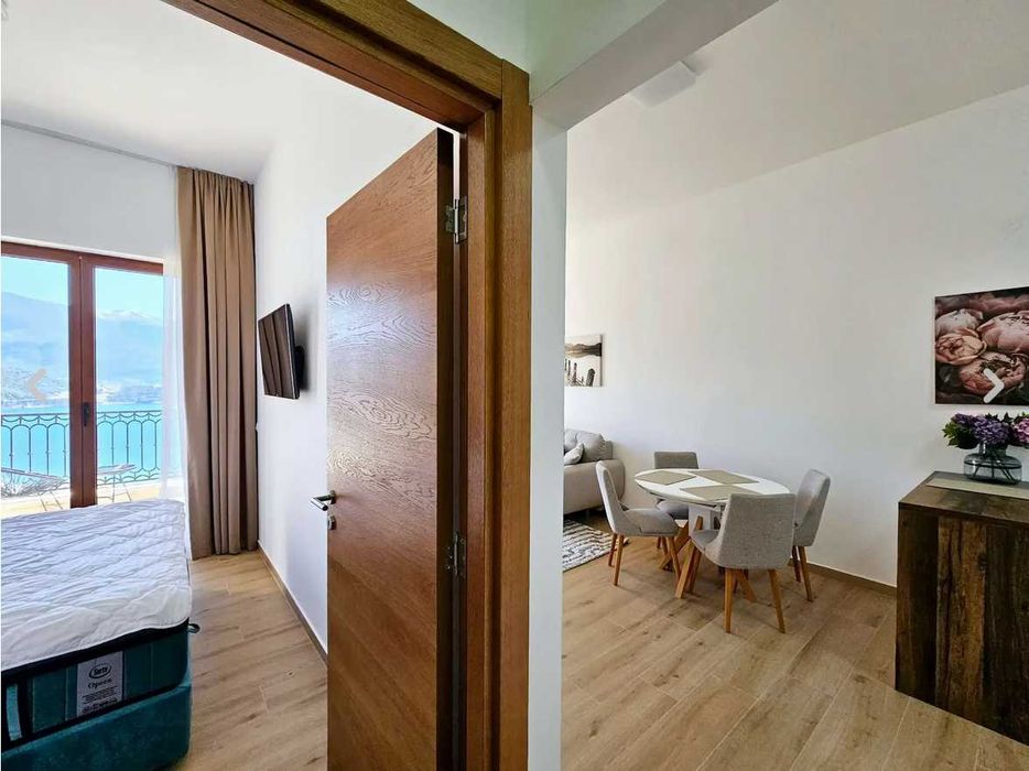 Просторная квартира 1+1 с панорамным видом на море в Будве Черногория