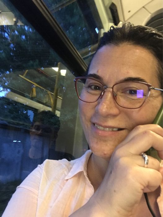 Можу доглядати за за літніми людьми ,частково..