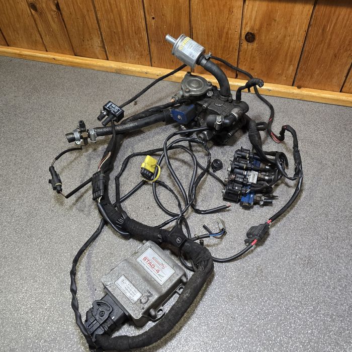 ГБО-4 підкапотка для авто Stag-4eco на циліндрів