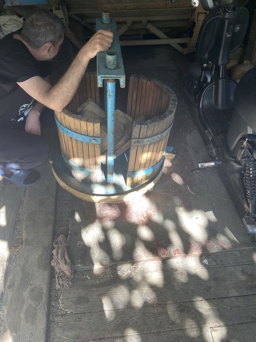 Прес для винограду та фруктів 50л дуб