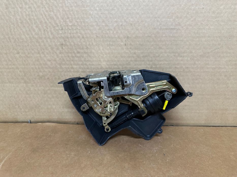 FECHADURA DA PORTA TRAS DIREITA MERCEDES W202 C180 C200 C220 C250