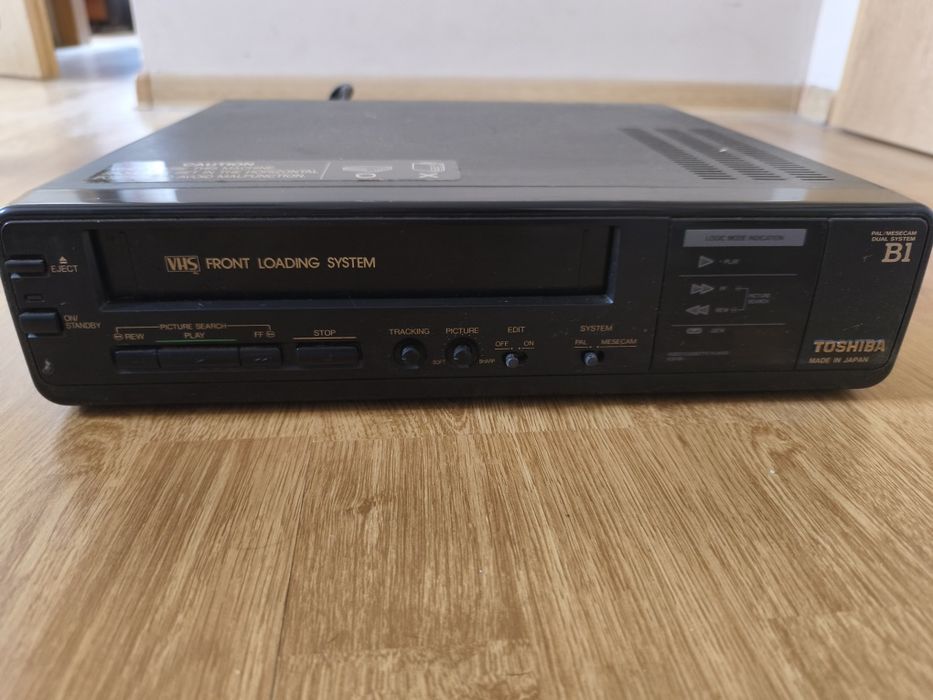 Odtwarzacz kaset VHS Toshiba