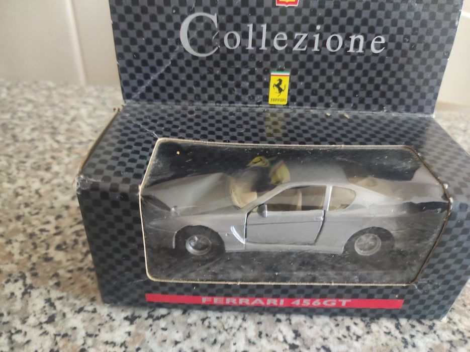 Miniatura de carros da Ferrari