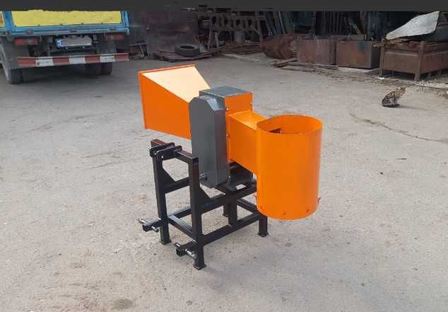 ВИРОБНИК! Подрібнювач гілок(гілка 50мм/80мм/120мм) з рамою під трактор