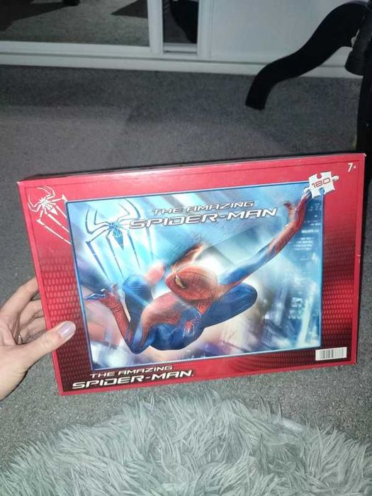 Puzzle Spider-Man marki Clementoni. Od 7 roku życia. 180 elementów