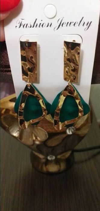 Сережки новые длинные цвет изумруд