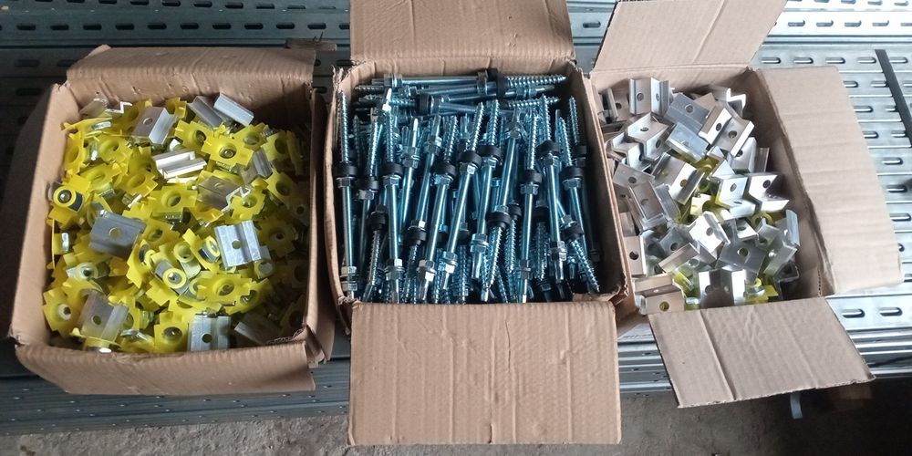 Гвинт саморіз шуруп оцинкований для кріплення профіля в мяку покрівлю