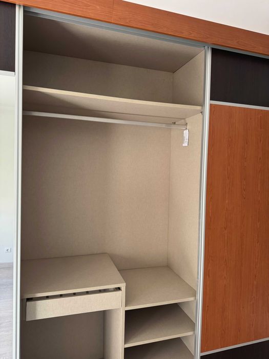 Roupeiro grande em excelente estado