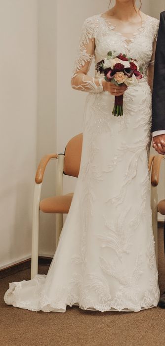 Suknia ślubna z koronką i perełkami z salonu „Wanda”