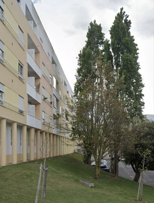 Apartamento T2 com varanda, vista parcial mar e garagem em box — Alto do Lagoal