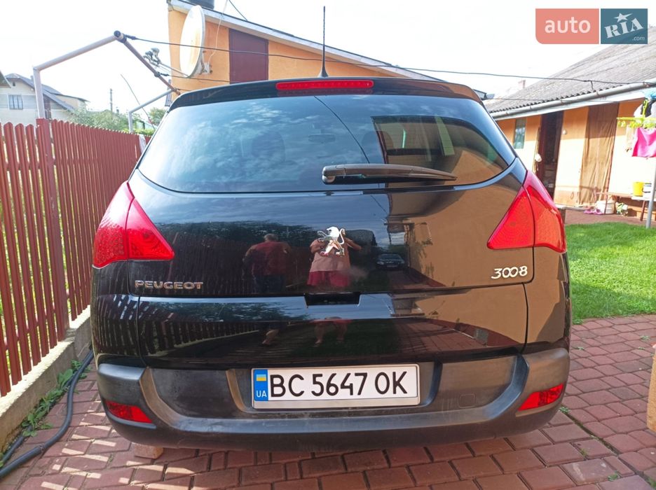 Peugeot 3008 чорний в гарному стані! Кросовер.
