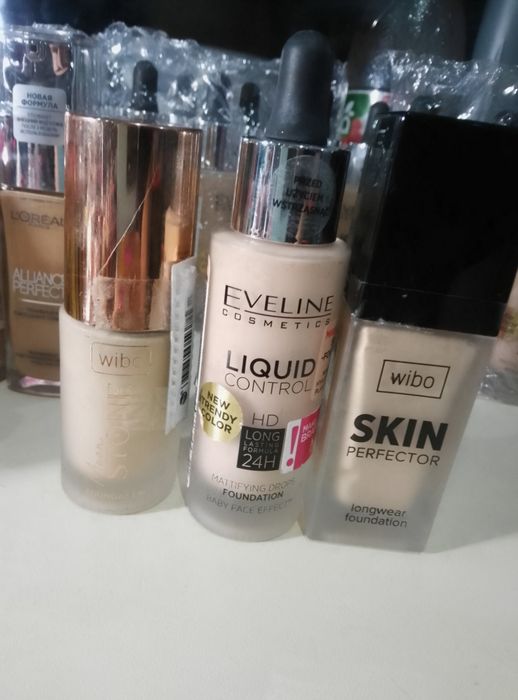 Тональный крем Лореаль.