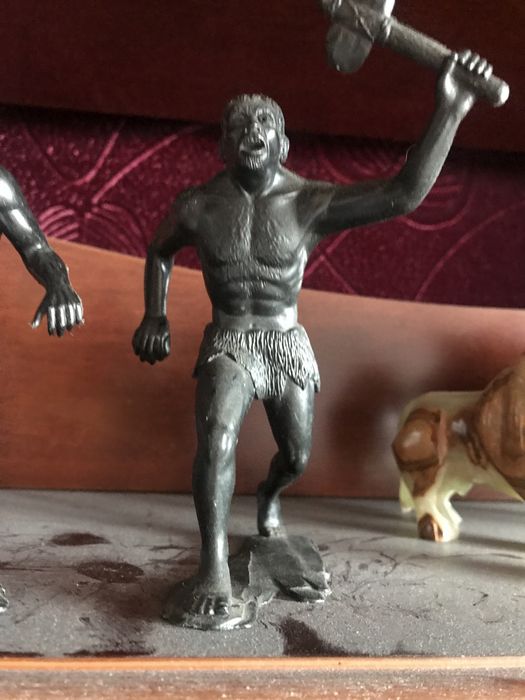 Продам фигурку неандертальца ДЗИ