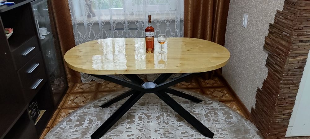 Стіл у стилі лофт