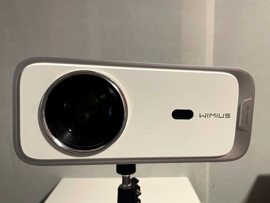 Projetor Full HD 1080p WiFi + Tripé + Ecrã 220x130 (Kit Completo)