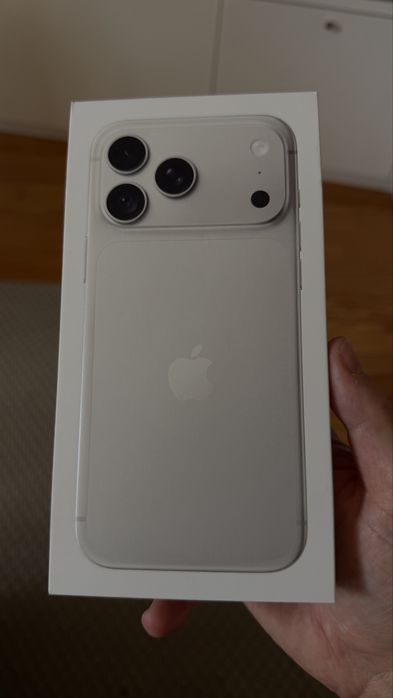 Iphone 18 Pro Max 256GB Silver COMO NOVO