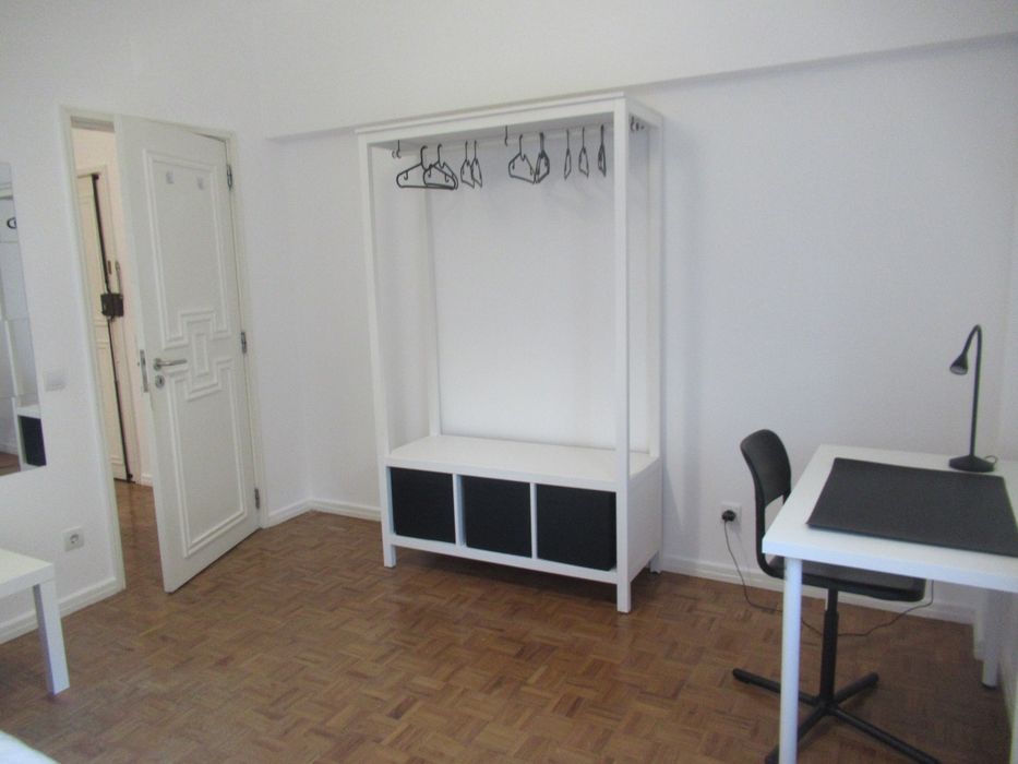 Quartos Lumiar junto ao Metro