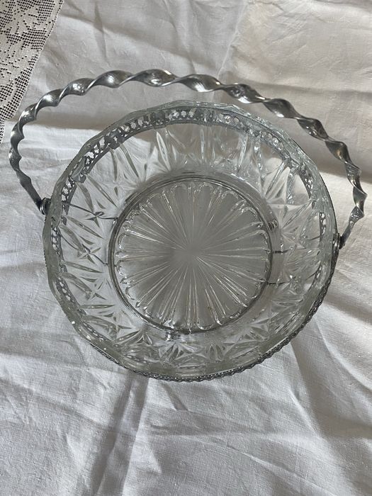 Taça em cristal com alça e encaixe lateral em casquinha