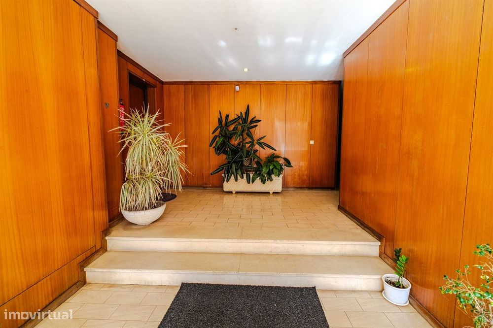 T2 Ermesinde com Garagem e Lareira – Renovado