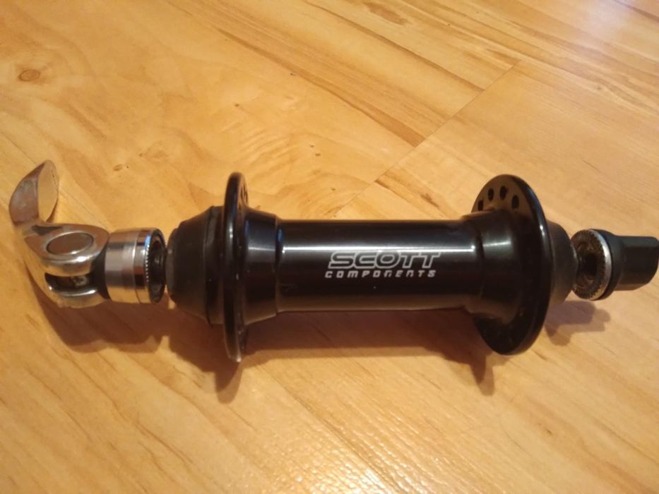 Przednia piasta Scott.