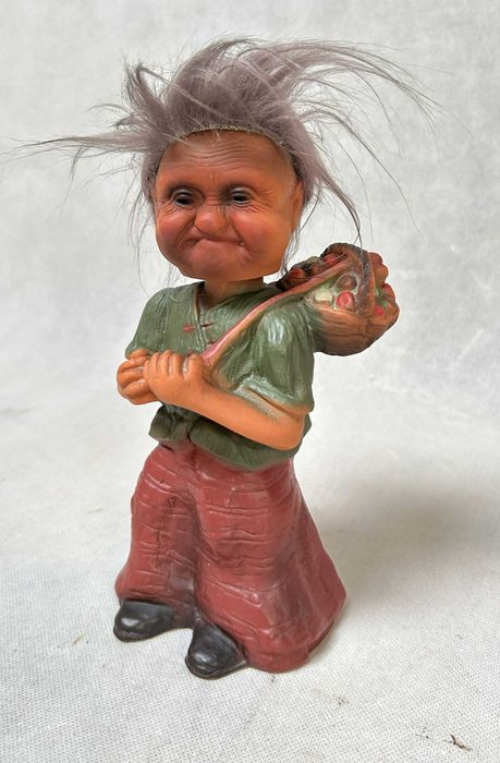 Jouet ancien troll nodder bobblehead vintage toy Heico serveuse de bière taverne