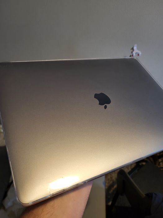 Macbook pro 15 (2017) Touch bar i7, 16GB RAM, Radeon PRO 555