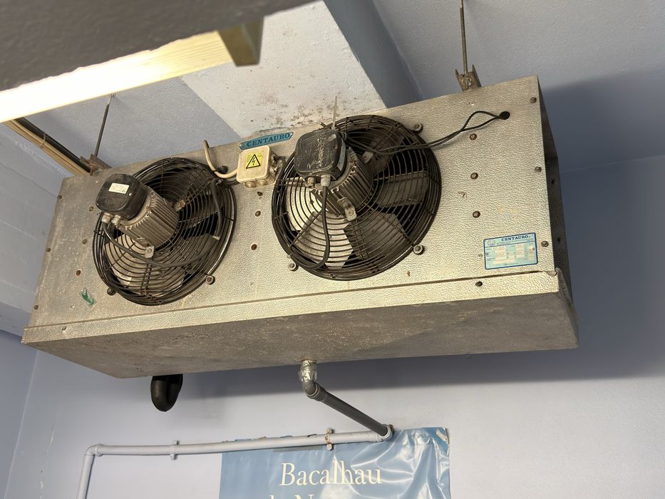 Vendo ar condicionado Fujitsu e maquina frigorifica!