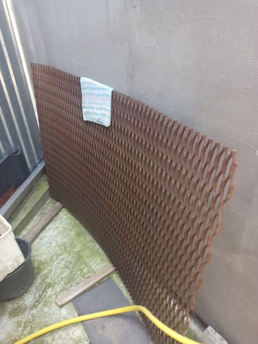 Прессованная сетка 144×105 см.