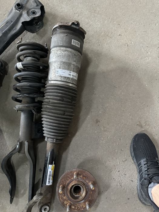 Амортизатор задній правий Tesla S 6006353-07-A