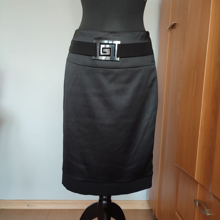 Czarna, ołówkowa spódnica midi, rozmiar 38