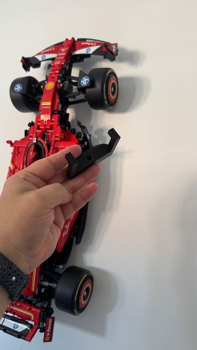 Suporte de Parede Vertical LEGO® Technic Ferrari SF-24 F1 Car (42207)
