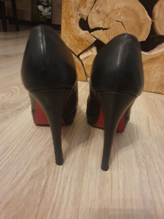 Szpilki czarne Prima Moda 37 z czerwona podeszwa