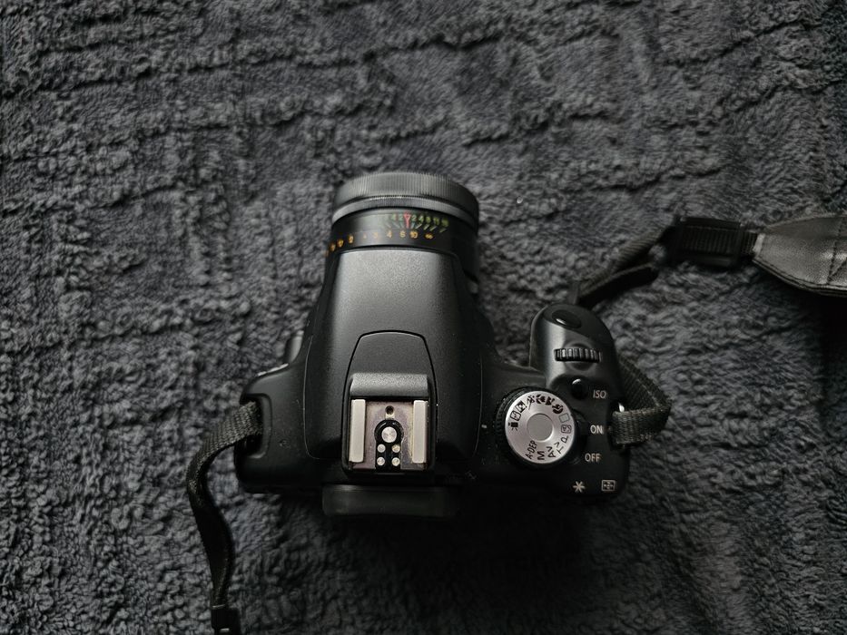 Продам дзеркальний фотоапарат Canon EOS 500D з об'єктивом HELIOS-44-2 2/58.