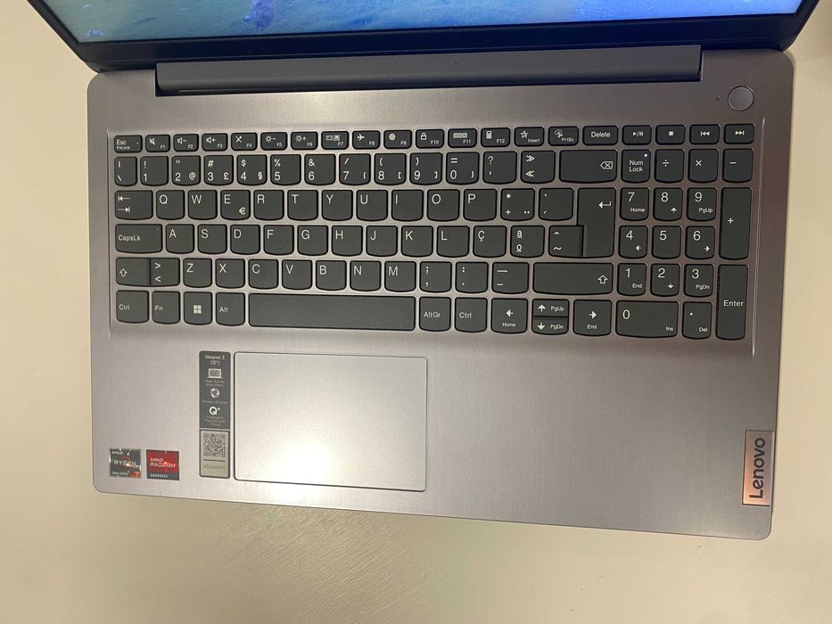 Computador Portátil LENOVO IdeaPad 3