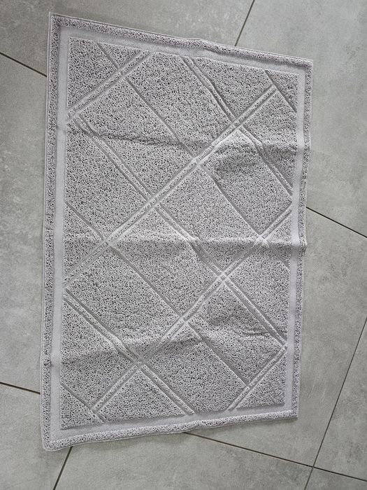 Amazon Basics Mata pod kuwetę dla kota, bezzapachowa, szara